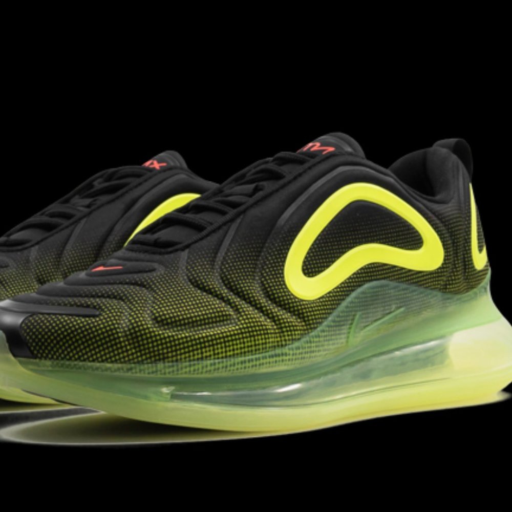 Nike Air Max 720 Mens Size 9.5 Black Volt